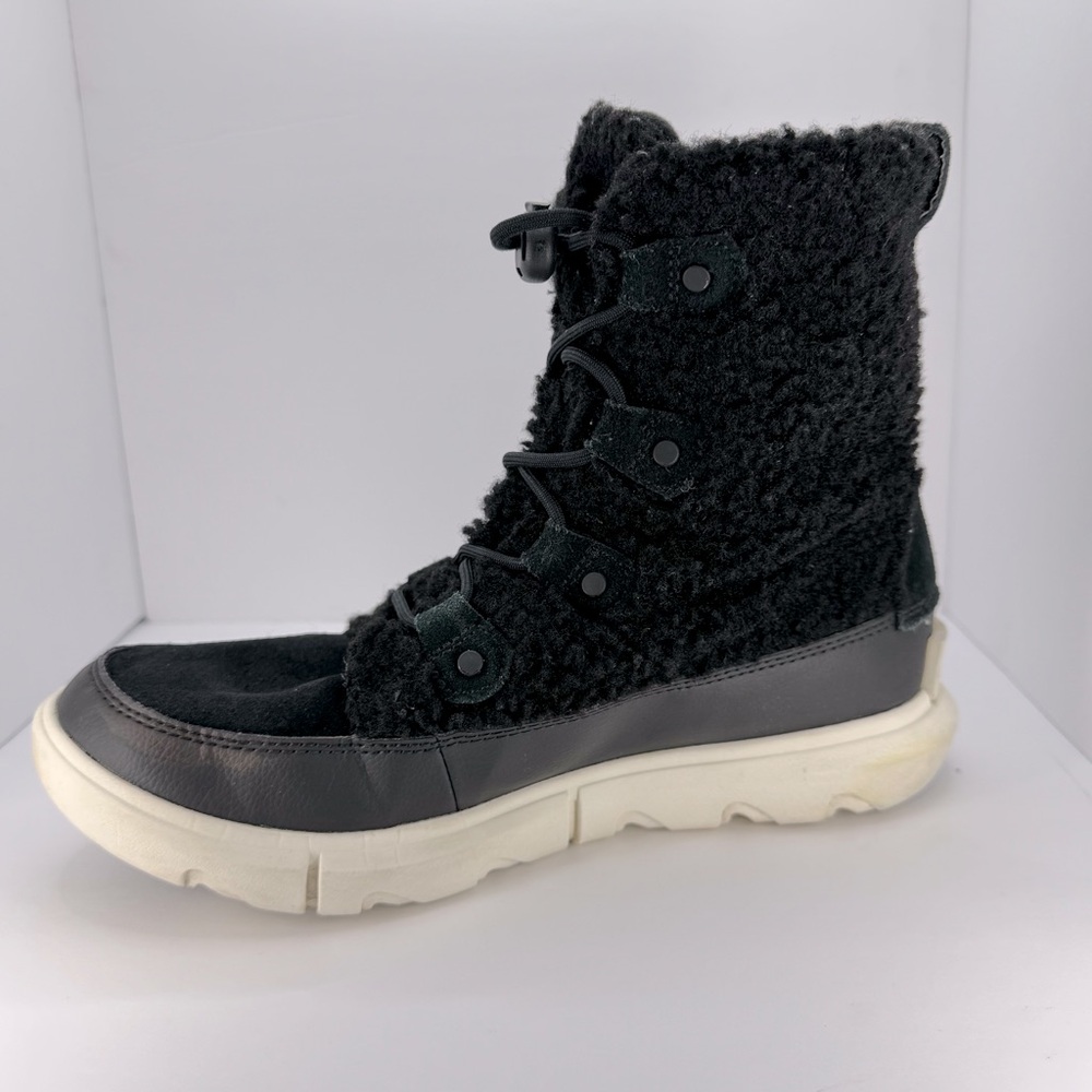 Sorel Faux Fur Explorers With leather Trim SZ 7 Color Black & White. - Picture 4 of 9
